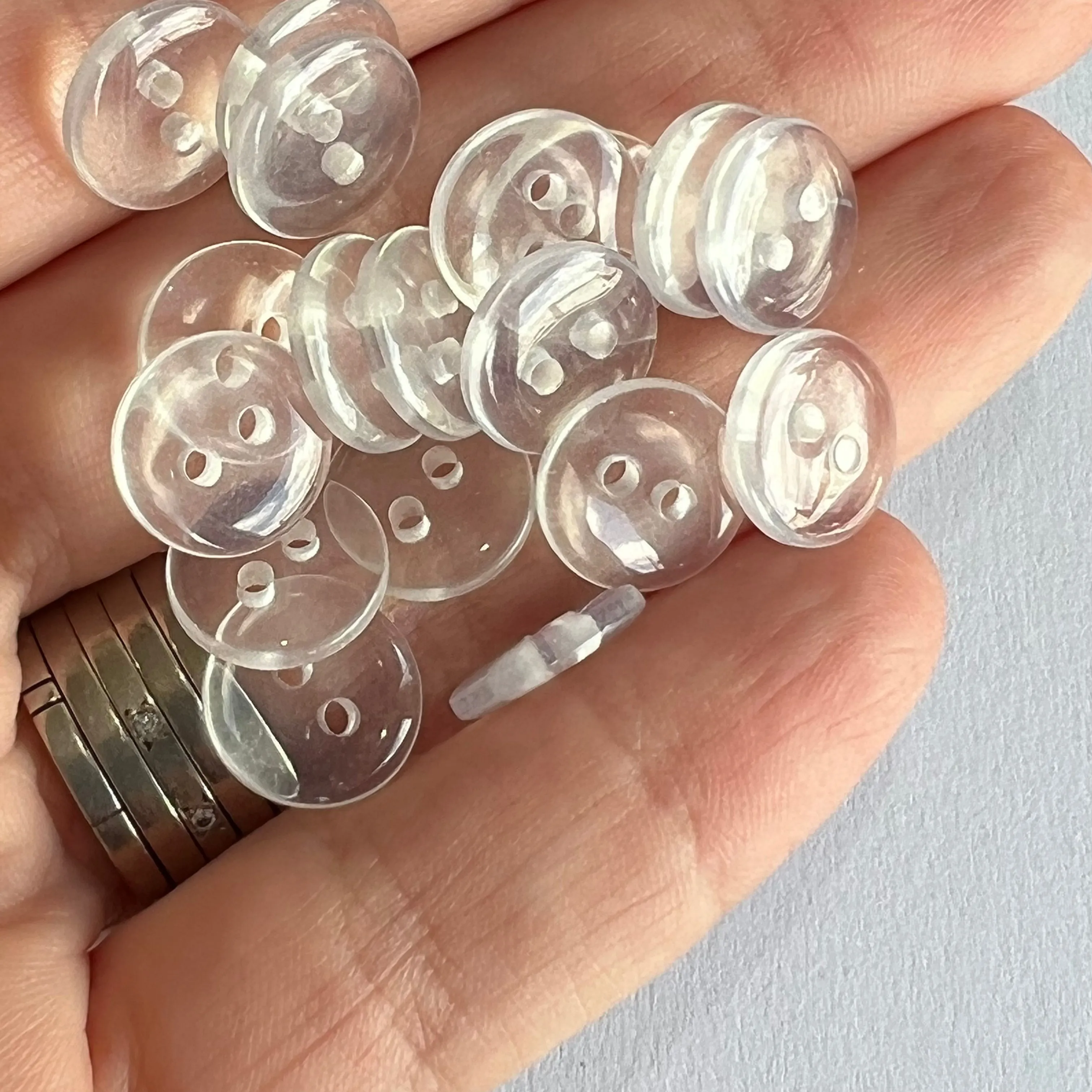 Clear / 2 Hole / Polyester