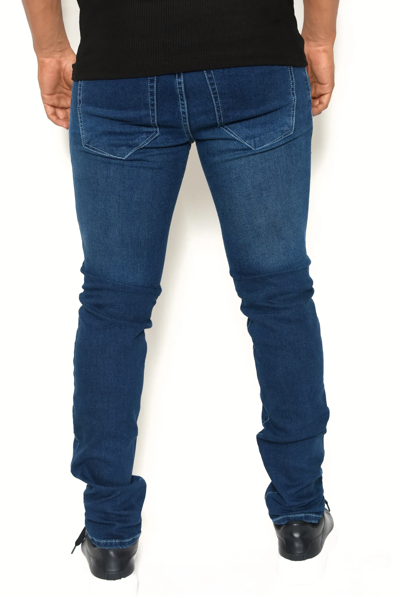Pantalón de Mezclilla Azul Marino Detalle Triángulo Bolsillos
