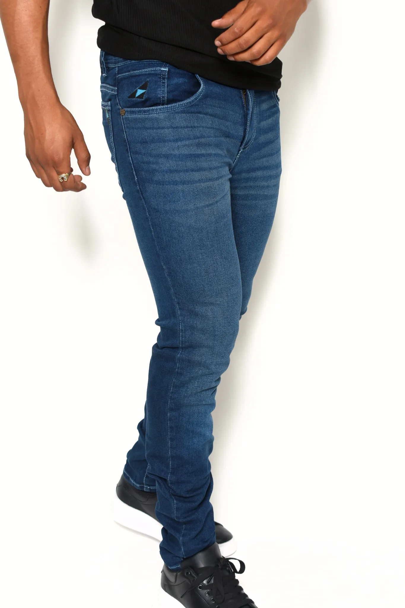 Pantalón de Mezclilla Azul Marino Detalle Triángulo Bolsillos