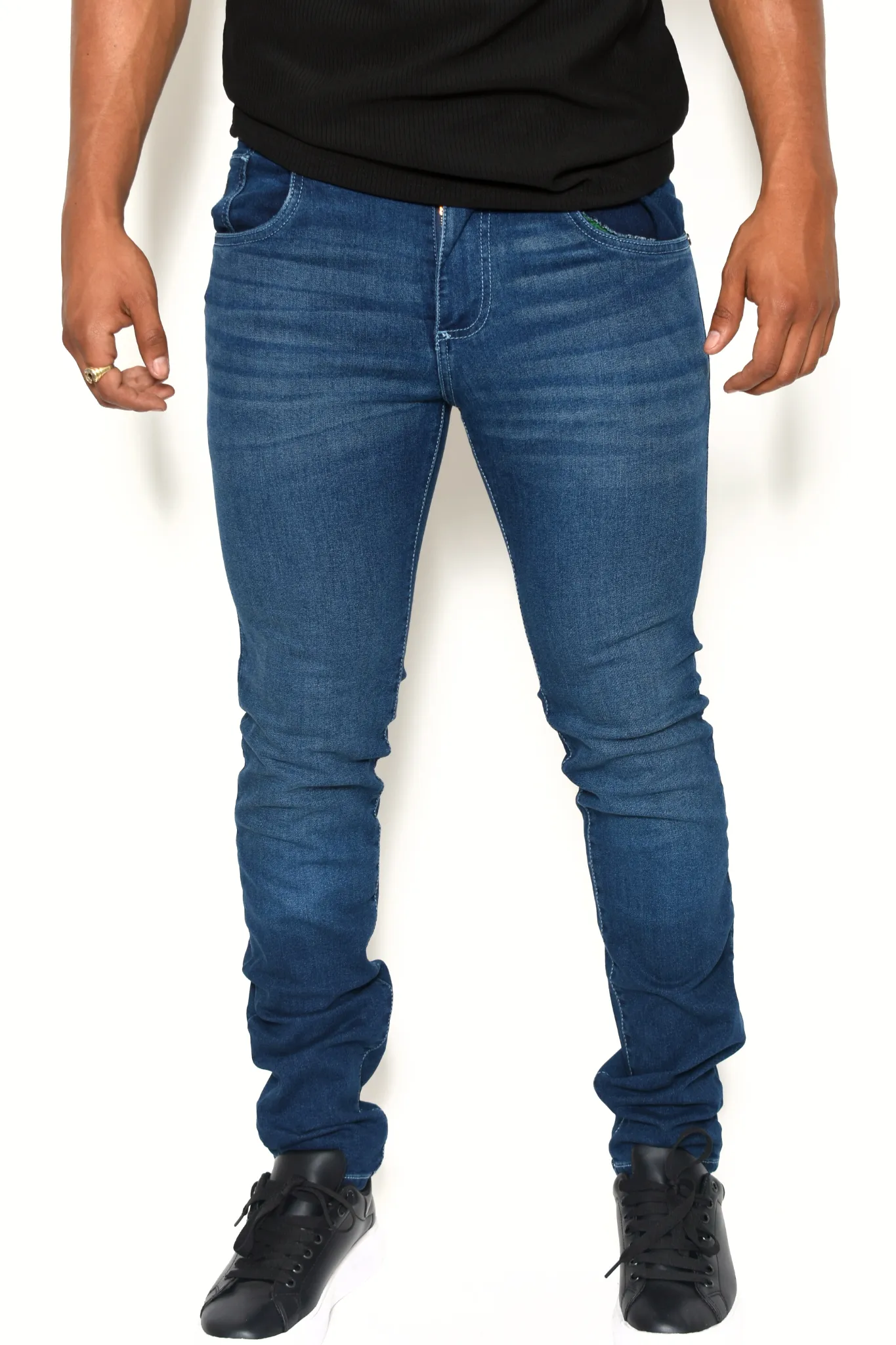 Pantalón de Mezclilla Azul Marino Detalle Triángulo Bolsillos