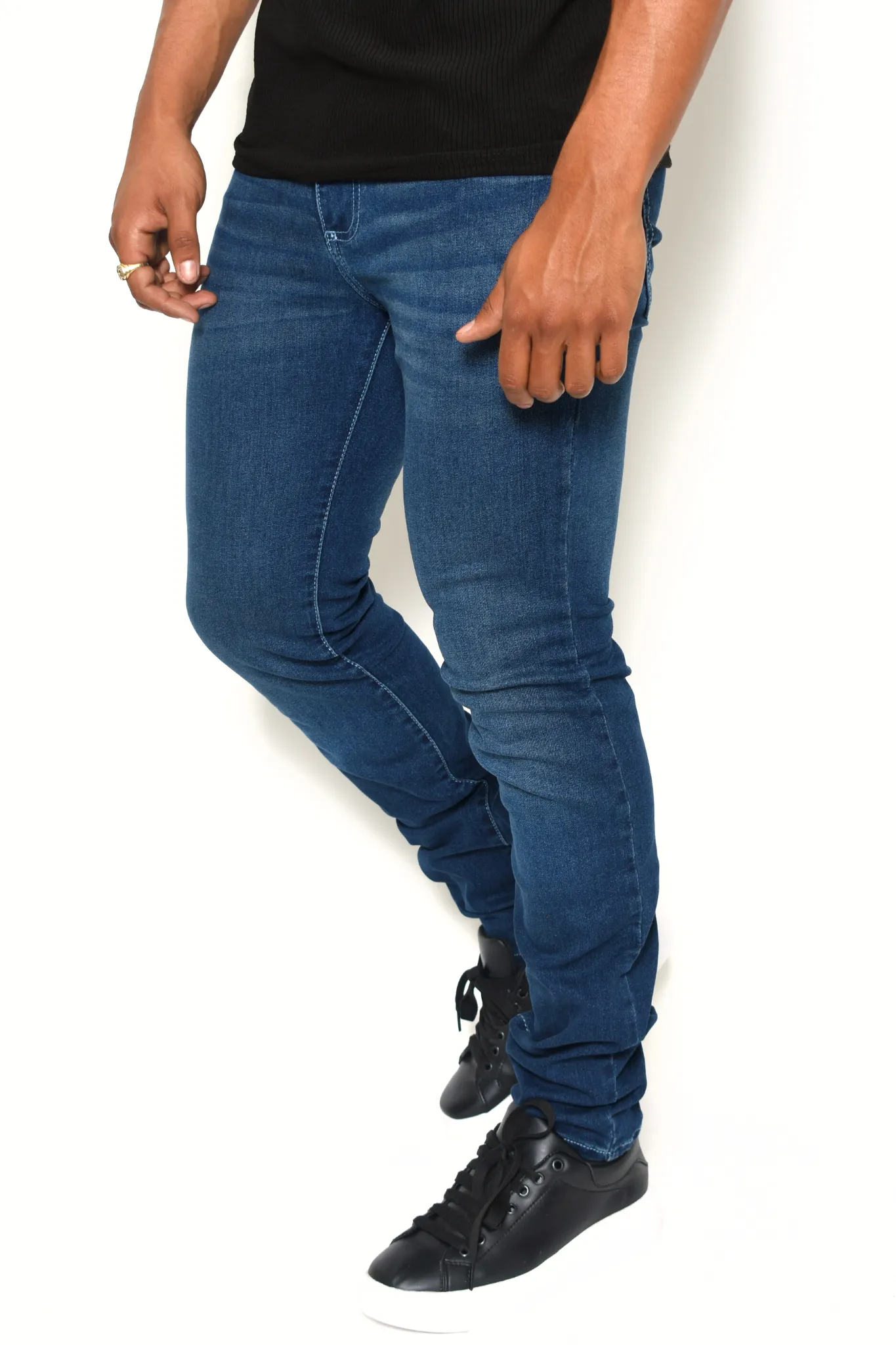 Pantalón de Mezclilla Azul Marino Detalle Triángulo Bolsillos