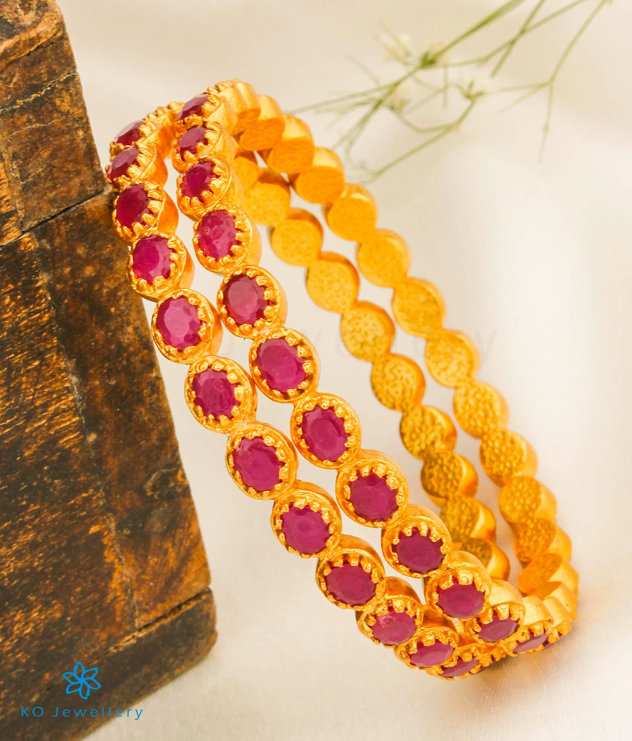 The Ardra Silver Kemp Bangle (Red/Size 2.2)