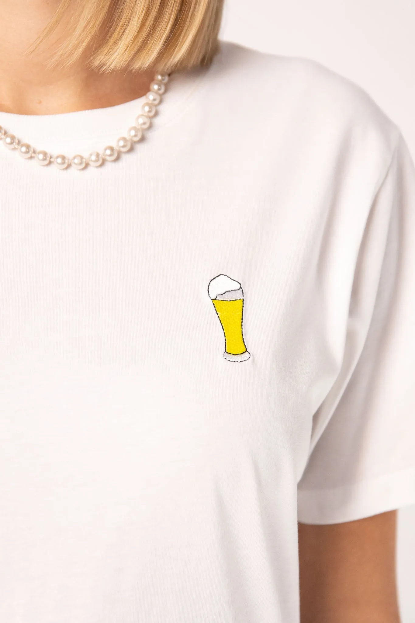 Weißbier | Besticktes Frauen Oversized Bio Baumwoll T-Shirt
